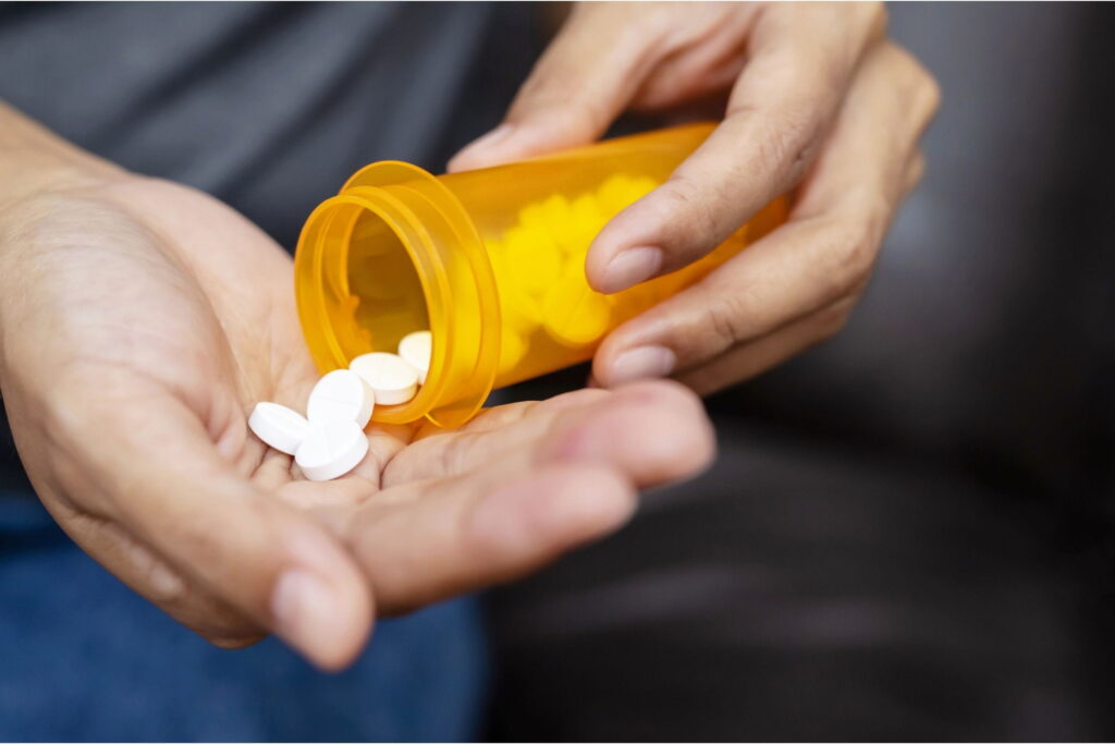white oxycodone medication tablets